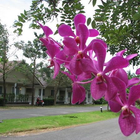 Krabi Flora Hotel Екстериор снимка